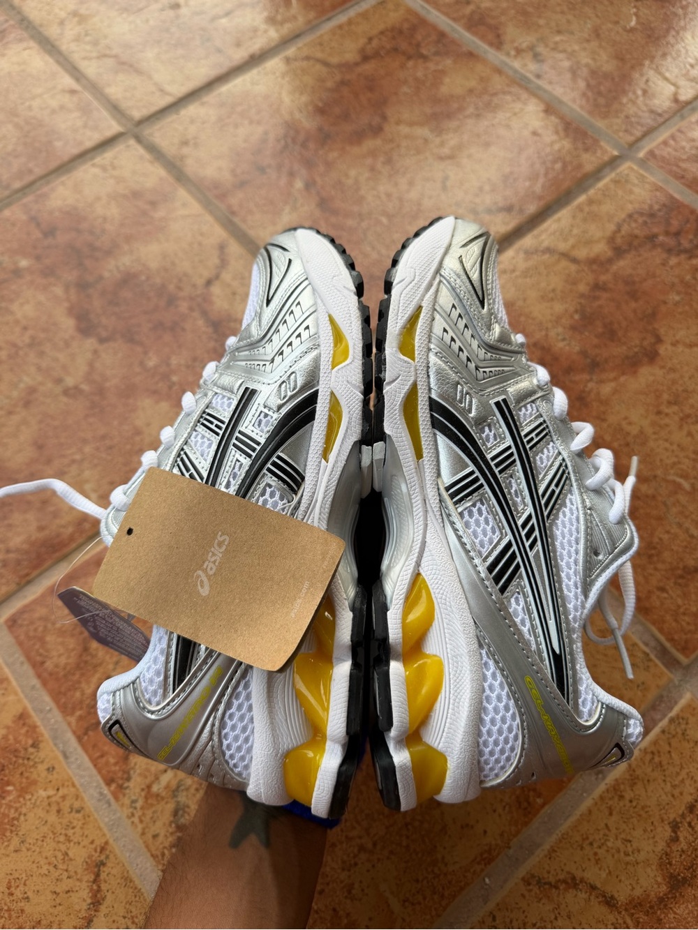 Size 7 Men’s And Women’s 8.5 - Asics Gel Kayano 14 Yellow - Picture 5 of 7